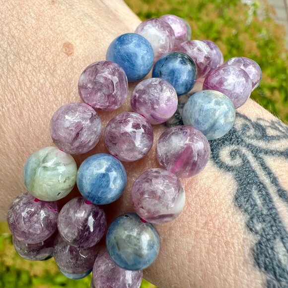 RESTOCKED! 8.5-9mm Lepidolite and Kyanite in Quartz Beaded Bracelet - Picture 1 of 6